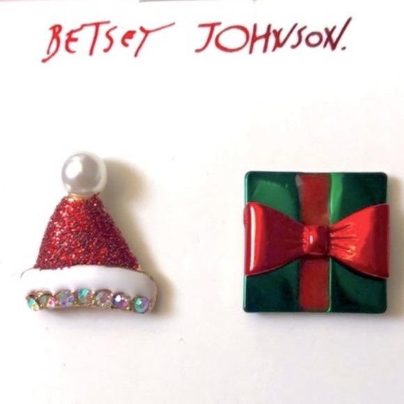 New BETSEY JOHNSON
Santa Hat Mismatched Stud Earrings - Picture 9 of 13